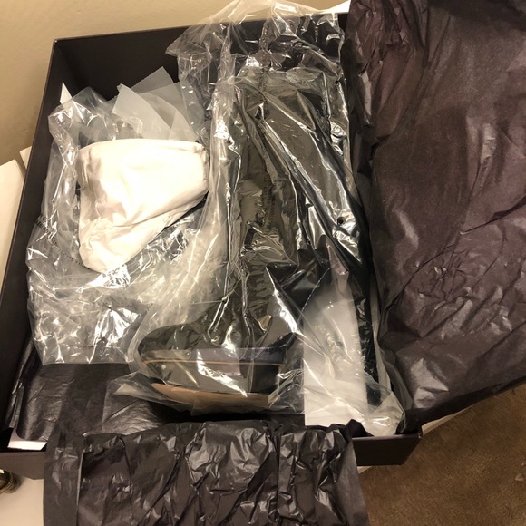 AUTHENTIC NIB Brian Atwood Fuveau Ankle Boots - Picture 8 of 8